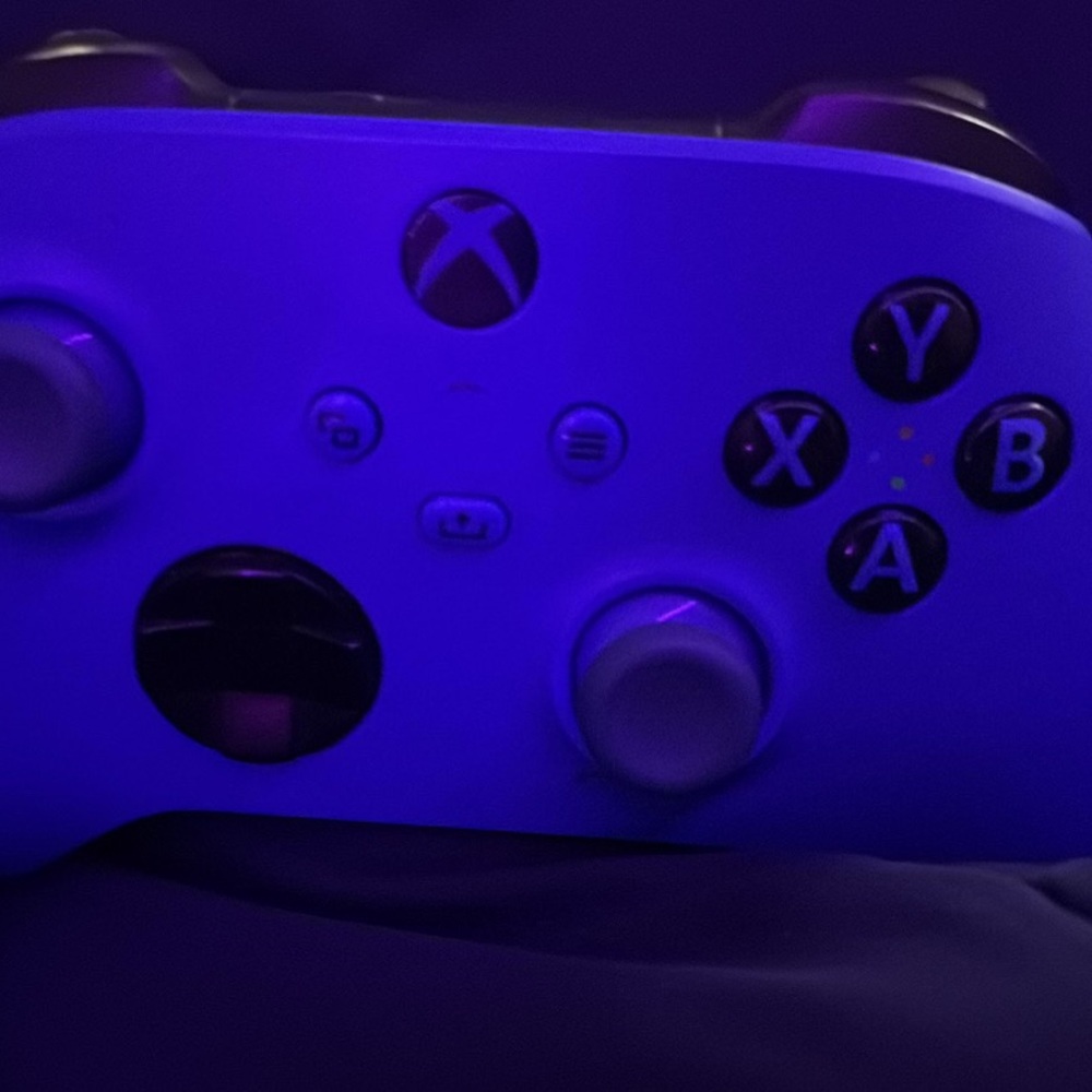 Xbox Wireless Controller in White — Bluetooth Gamepad